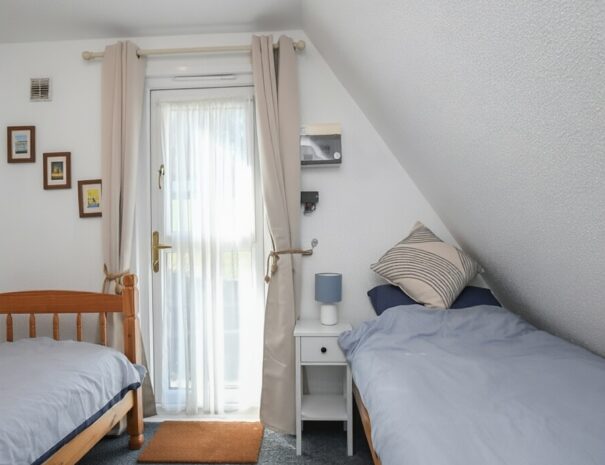 Bedroom NO TABLE